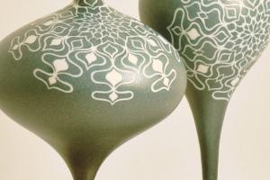 Imagen para los medios: THIN-LEGGED VASES