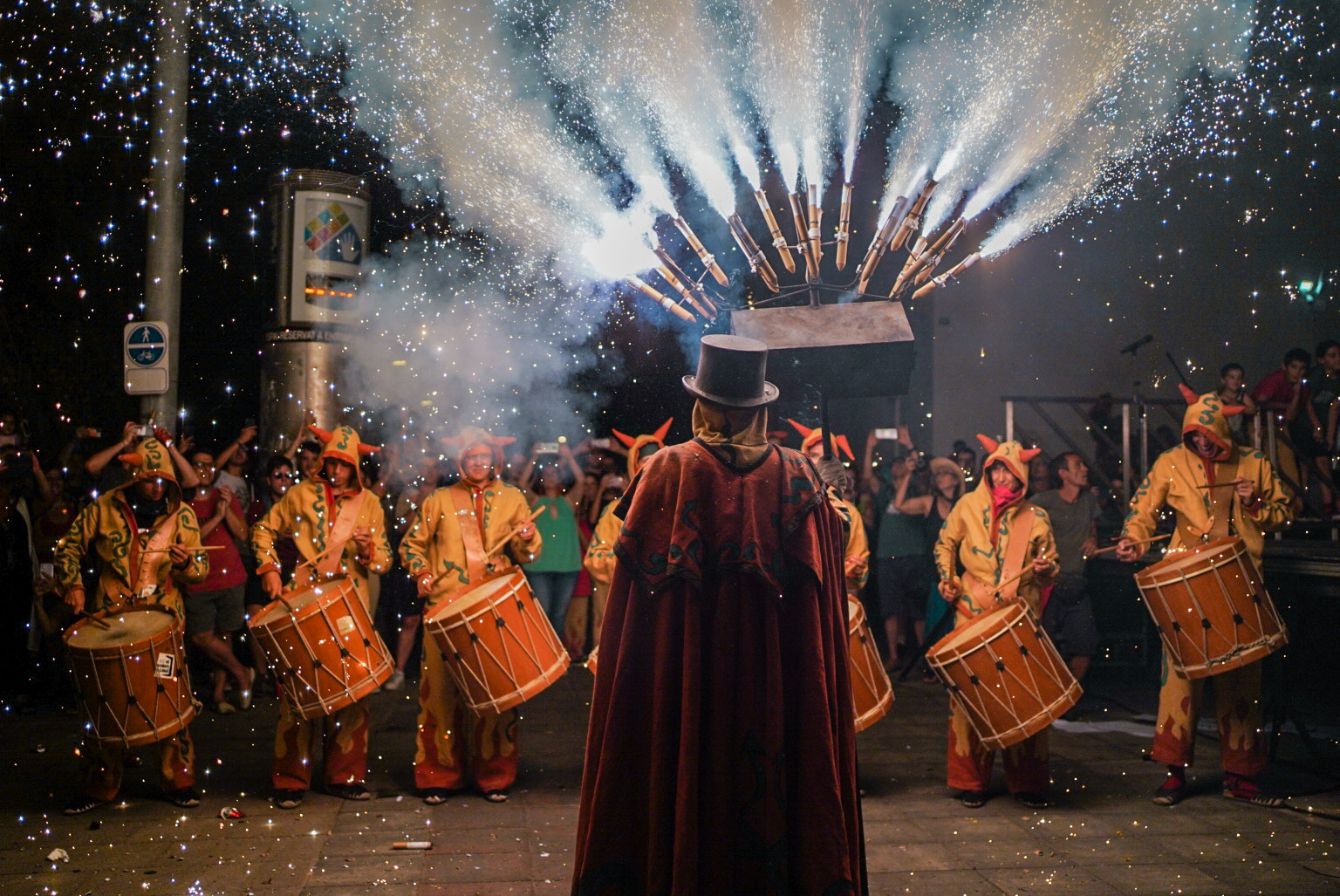 Imatge pels mitjans: Foc i tabals        