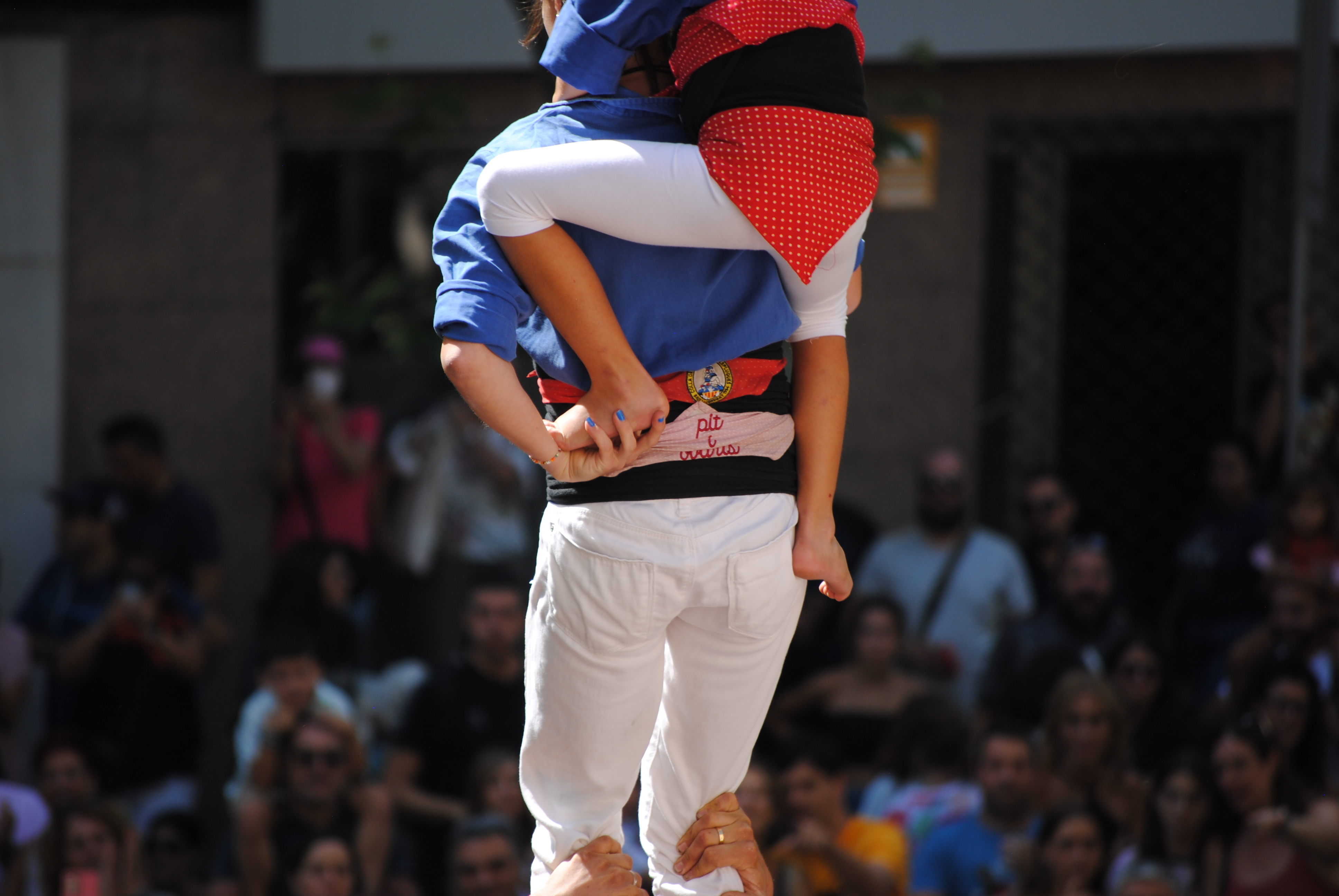Imagen para los medios: Ungles pintades del color dels Castellers d&#39;Esplugues 