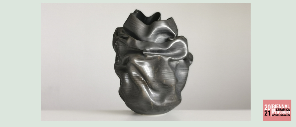 Imatge pels mitjans: SKIN (in reference to the Poem written by Philip Larkin) 